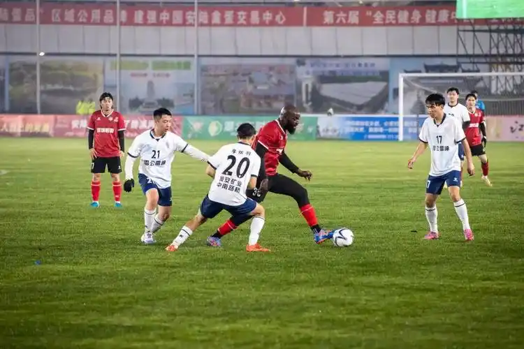 欧冠对决：利物浦 VS 皇家马德里